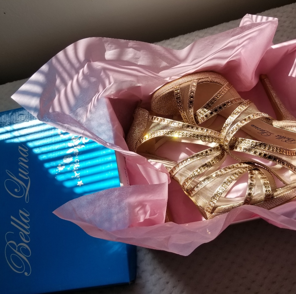 Gold heels - Picture 3 of 4